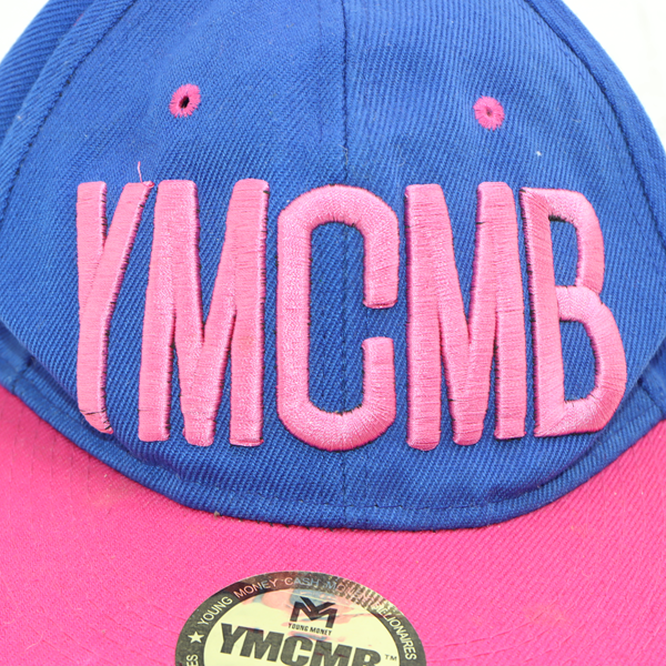 YMCMB cappello blu e fucsia unisex