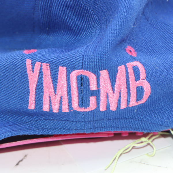 YMCMB cappello blu e fucsia unisex