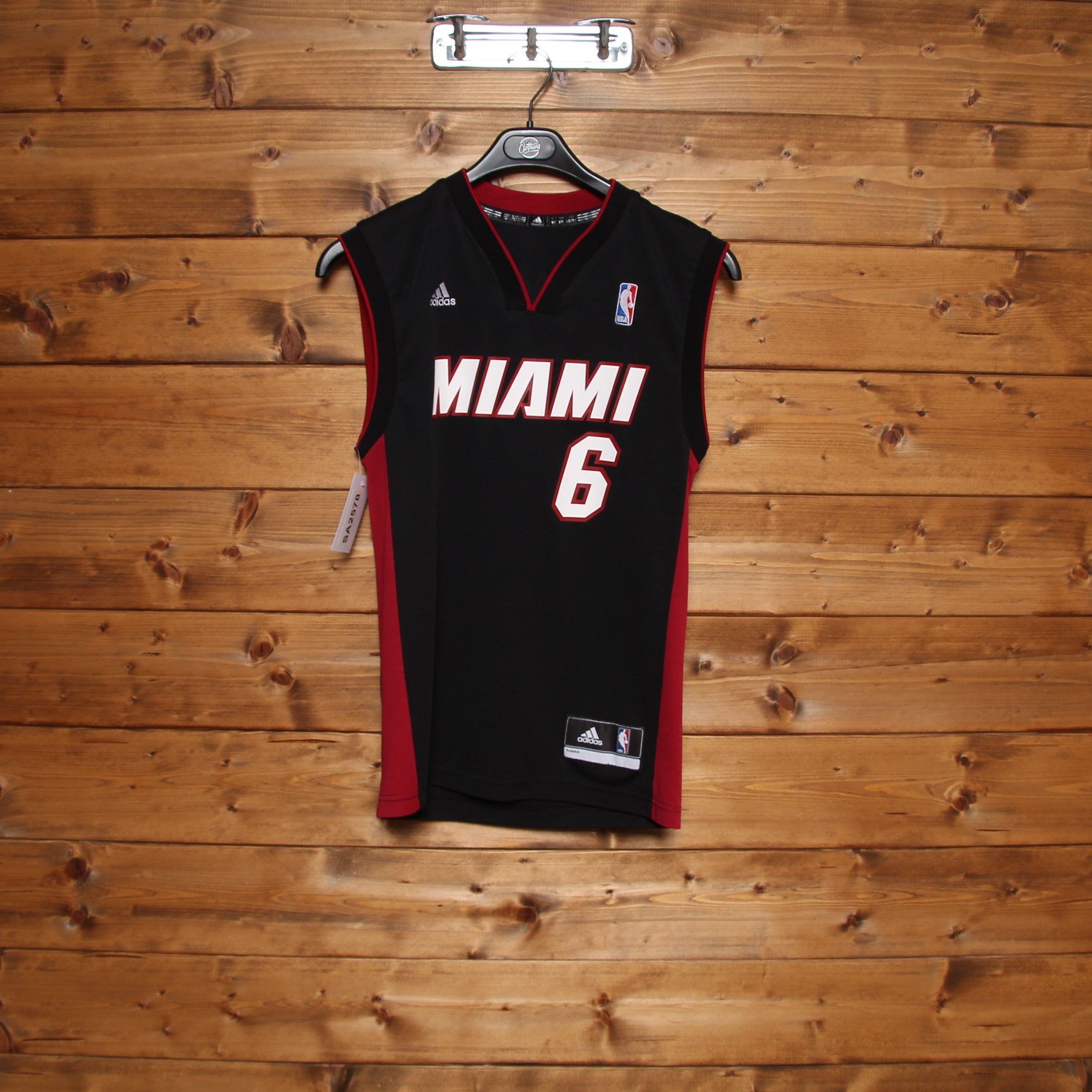 Maglia da Basket NBA Adidas Miami Heat James 6 Nera Taglia XS Unisex Vintage Clothing Shop